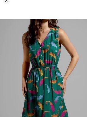 Modcloth Green V-Neck Dinosaur Midi 2X